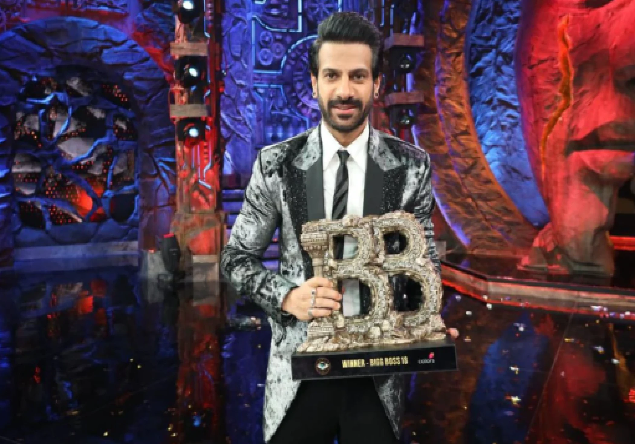 Karan Veer Mehra Wins Bigg Boss 18, Beats Vivian DSena and Rajat Dalal to Claim ₹50 Lakh Prize Karan Veer Mehra Wins Bigg Boss 18, Beats Vivian DSena and Rajat Dalal to Claim ₹50 Lakh Prize